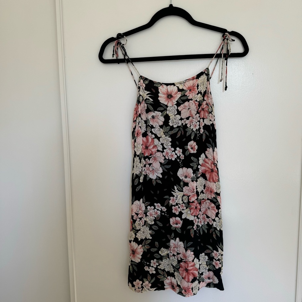 Billabong black floral dress size small